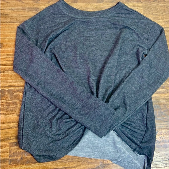 twisted grey long sleeved tee💖 - Picture 2 of 3